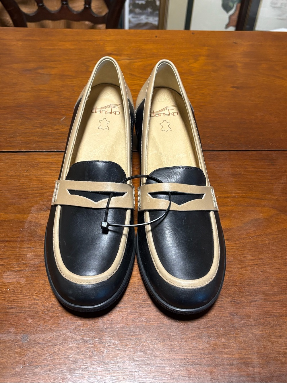 Dansko Women’s Danica Waterproof Penny Loafers Pump Black/Dune Size US9.5 EU40